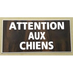 plaque adhésive couleur bois "ATTENTION AUX CHIENS"