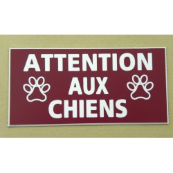 plaque adhésive "ATTENTION AUX CHIENS" bordeau motifs pattes