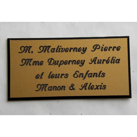 plaque de porte personnalisée "calligraphie" dorée format 48x100 mm 4 lignes.