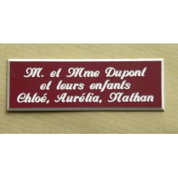 plaque de porte personnalisée "calligraphie" bordeau format 50 x 150 mm 3 lignes