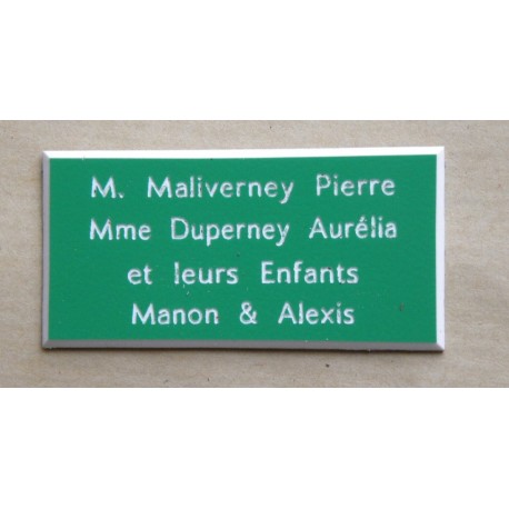 plaque de porte verte format 48x100 mm personnalisable 4 lignes