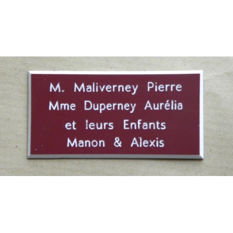 plaque de porte bordeau format 48x100 mm personnalisable 4 lignes