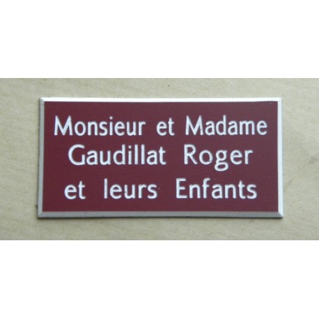 plaque de porte bordeau format 48x100 mm personnalisable 3 lignes