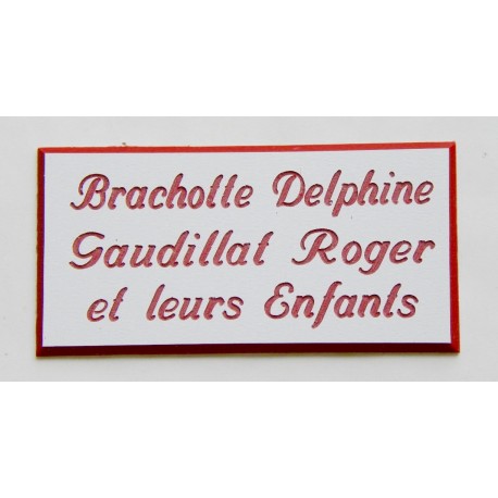 plaque de porte personnalisée "calligraphie" blanche et rouge format 48x100 mm 3 lignes.