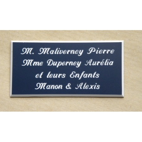 plaque de porte personnalisée "calligraphie" bleu marine format 48x100 mm 4 lignes.