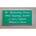 plaque de porte personnalisée "calligraphie" verte format 48x100 mm 4 lignes.