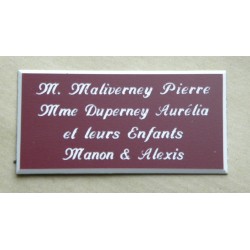 plaque de porte personnalisée "calligraphie" bordeau format 48x100 mm 4 lignes.