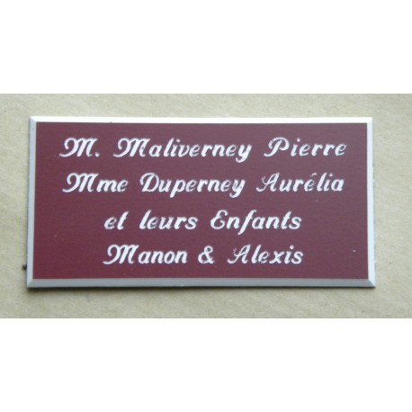 plaque de porte personnalisée "calligraphie" bordeau format 48x100 mm 4 lignes.