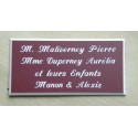 plaque de porte personnalisée "calligraphie" bordeau format 48x100 mm 4 lignes.