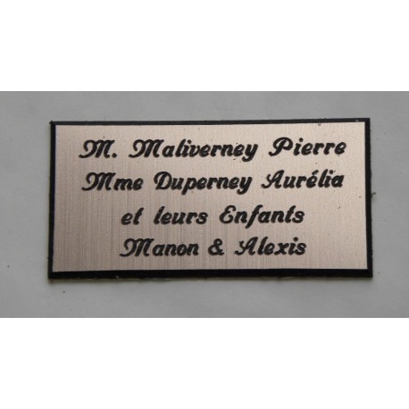 plaque de porte personnalisée "calligraphie" cuivre format 48x100 mm 4 lignes.
