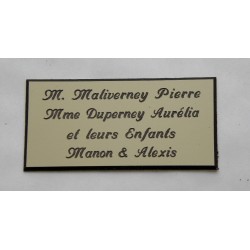 plaque de porte personnalisée "calligraphie" ivoire format 48x100 mm 4 lignes.