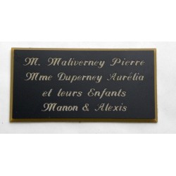 plaque de porte personnalisée "calligraphie" noire et or format 48x100 mm 4 lignes.