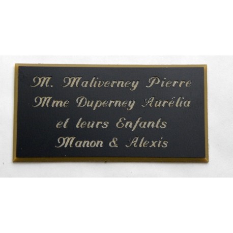 plaque de porte personnalisée "calligraphie" noire et or format 48x100 mm 4 lignes.