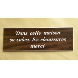 plaque adhésive "Dans cette maison on enlève les chaussures merci" couleur bois