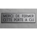 plaque  "MERCI DE FERMER CETTE PORTE A CLE" format 70 x 200 mm