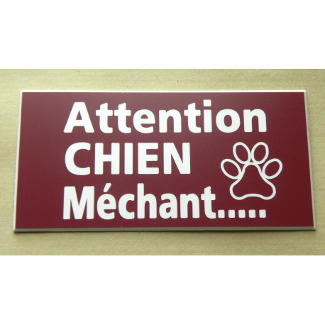 plaque gravée "ATTENTION CHIEN MECHANT"  FOND LIE DE VIN