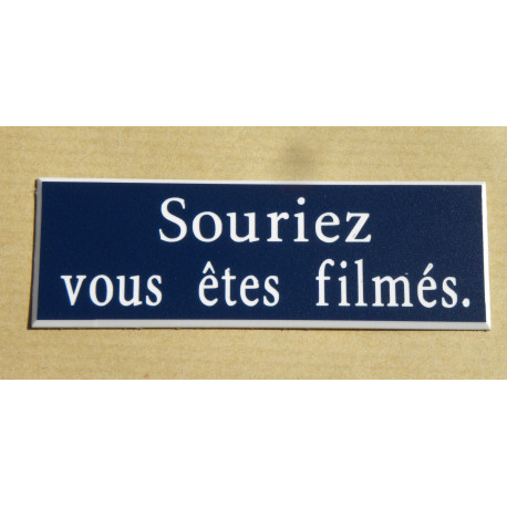 plaque adhésive "souriez vous êtes filmés" bleu marine