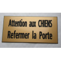 plaque gravée "ATTENTION AUX CHIENS REFERMER LA PORTE" finition biseautée format 140 x 280 mm