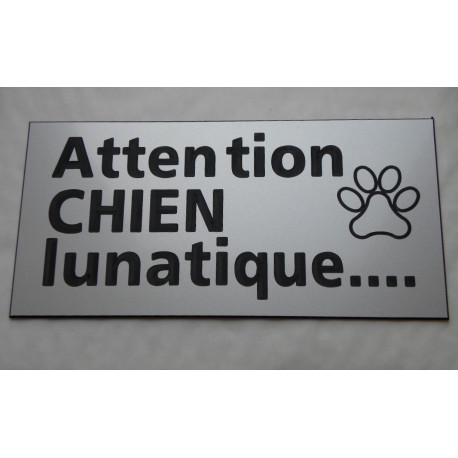 plaque adhésive "ATTENTION CHIEN LUNATIQUE" argentée