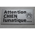 plaque adhésive "ATTENTION CHIEN LUNATIQUE" argentée