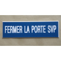 plaque gravée "FERMER LA PORTE SVP"  fond bleu finition biseautée format 29 x 100 mm