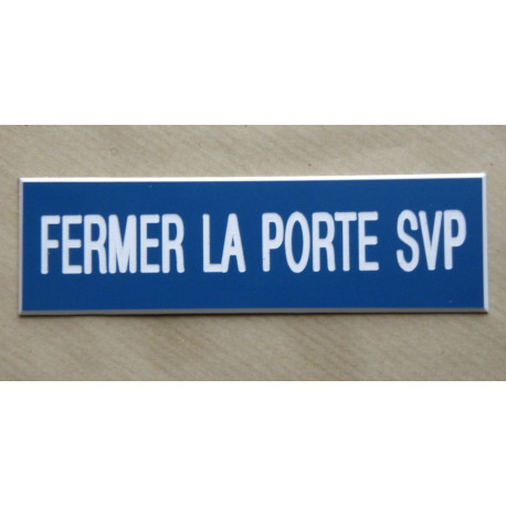 plaque gravée "FERMER LA PORTE SVP" fond bleu finition biseautée format 50 x 150 mm