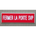 plaque gravée "FERMER LA PORTE SVP"  fond ROUGE finition biseautée format 29 x 100 mm