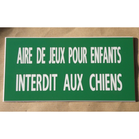 plaque adhésive "AIRE DE JEUX POUR ENFANTS INTERDIT AUX CHIENS" verte