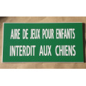 plaque adhésive "AIRE DE JEUX POUR ENFANTS INTERDIT AUX CHIENS" verte