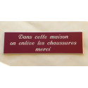 plaque adhésive "Dans cette maison on enlève les chaussures merci" bordeau