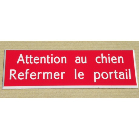 plaque gravée "ATTENTION AU CHIEN REFERMER LE PORTAIL" finition biseautée format 29 x 100 mm