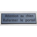 plaque gravée "ATTENTION AU CHIEN REFERMER LE PORTAIL" finition biseautée format 29 x 100 mm