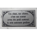 plaque gravée adhésive argentée "Un chat, un chien c'est un coeur avec du poil autour.  A nos amours poilus"  ft 75 x 150 mm