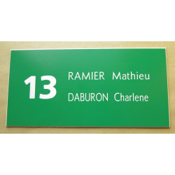 plaque de porte verte numéro + 2 lignes format 48x100 mm personnalisable