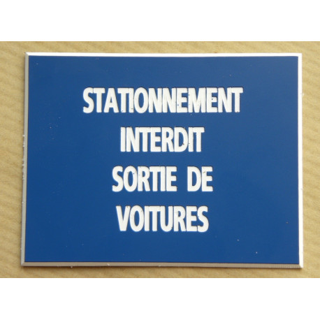 Plaque adhésive "STATIONNEMENT INTERDIT SORTIE DE VOITURES" bleu format 150 x 200 mm