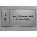 plaque de porte argentée numéro + 2 lignes format 48x100 mm personnalisable.