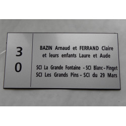 plaque de porte argentée numéro + 4 lignes format 48x100 mm personnalisable.
