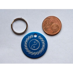 Médaille ronde "ying yang" bleu pour Chien moyen gravure 1 face