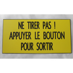 plaque adhésive "NE TIRER PAS! APPUYER LE BOUTON POUR SORTIR" jaune