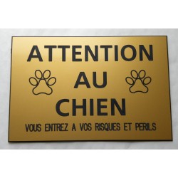 plaque "ATTENTION AU CHIEN VOUS ENTREZ A VOS RISQUES ET PERILS" dorée