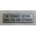 Plaque adhésive NE SONNEZ QU'UNE SEULE FOIS PUIS ATTENDEZ