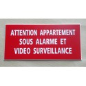 Plaque adhésive ATTENTION APPARTEMENT SOUS ALARME ET VIDEO SURVEILLANCE rouge