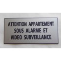 Plaque adhésive ATTENTION APPARTEMENT SOUS ALARME ET VIDEO SURVEILLANCE argentée