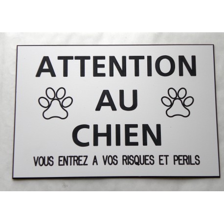 plaque "ATTENTION AU CHIEN VOUS ENTREZ A VOS RISQUES ET PERILS" blanche