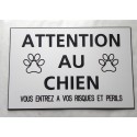 plaque "ATTENTION AU CHIEN VOUS ENTREZ A VOS RISQUES ET PERILS" blanche