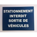 Plaque "STATIONNEMENT INTERDIT SORTIE DE VÉHICULES" bleu marine