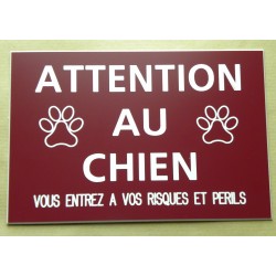plaque "ATTENTION AU CHIEN VOUS ENTREZ A VOS RISQUES ET PERILS" bordeau