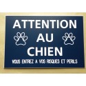 plaque "ATTENTION AU CHIEN VOUS ENTREZ A VOS RISQUES ET PERILS" bleu marine