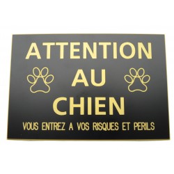 plaque "ATTENTION AU CHIEN VOUS ENTREZ A VOS RISQUES ET PERILS" noir et or 2
