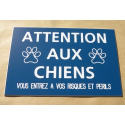 plaque "ATTENTION AUX CHIENS VOUS ENTREZ A VOS RISQUES ET PERILS" bleu